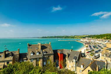 Güzel Britanya-Cancale-Fransa 'da Pointe du Grouin' e manzara yürüyüşü