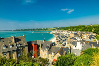 Güzel Britanya-Cancale-Fransa 'da Pointe du Grouin' e manzara yürüyüşü