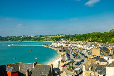 Güzel Britanya-Cancale-Fransa 'da Pointe du Grouin' e manzara yürüyüşü
