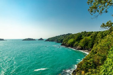 Güzel Britanya-Cancale-Fransa 'da Pointe du Grouin' e manzara yürüyüşü