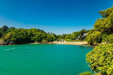 Güzel Britanya-Cancale-Fransa 'da Pointe du Grouin' e manzara yürüyüşü