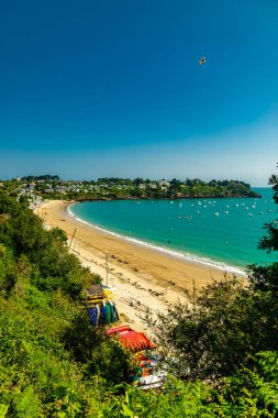 Güzel Britanya-Cancale-Fransa 'da Pointe du Grouin' e manzara yürüyüşü