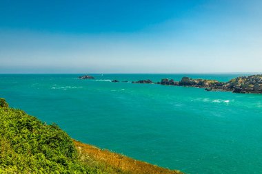 Güzel Britanya-Cancale-Fransa 'da Pointe du Grouin' e manzara yürüyüşü