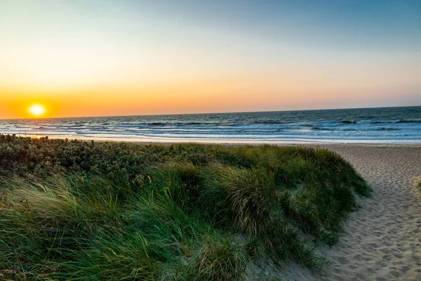 Вечірня Пляжна Прогулянка Прекрасному Нормандії Тому Числі Захід Сонця Поблизу — стокове фото