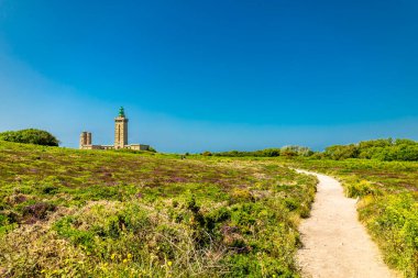 Brittany - Plvenon - Fransa 'da Manzaralı Işıklı Yol' da