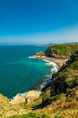 Brittany - Plvenon - Fransa 'da Manzaralı Işıklı Yol' da