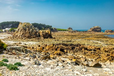 Pors Hir 'deki güzel Brittany yolunda Plougrescant - Fransa