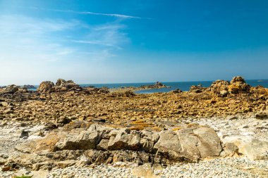 Pors Hir 'deki güzel Brittany yolunda Plougrescant - Fransa