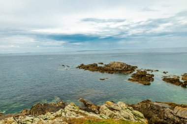 Plougonvelin-Fransa yakınlarındaki güzel Brittany 'deki Pointe Saint-Mathieu' de küçük bir keşif turu.