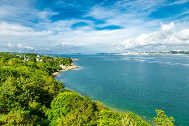 Güzel Brittany 'deki Atlantik sahili boyunca mimari gölgeler - Pont Albert Louppe - Fransa