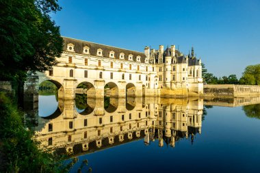 Chenonceaux-Indre-et-Loire yakınlarındaki Chenonceau Kalesi 'ndeki güzel Seine Vadisi' nde yaz keşfi turu.