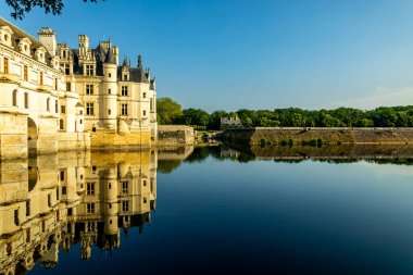 Chenonceaux-Indre-et-Loire yakınlarındaki Chenonceau Kalesi 'ndeki güzel Seine Vadisi' nde yaz keşfi turu.