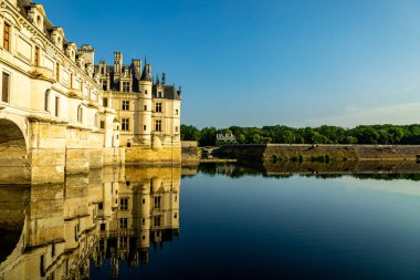 Chenonceaux-Indre-et-Loire yakınlarındaki Chenonceau Kalesi 'ndeki güzel Seine Vadisi' nde yaz keşfi turu.