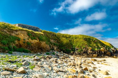 Plouhinec - Fransa yakınlarındaki güzel Brittany 'de Mnez Dregan' ın manzaralı turnesine küçük bir keşif gezisi