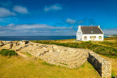 Plouhinec - Fransa yakınlarındaki güzel Brittany 'de Mnez Dregan' ın manzaralı turnesine küçük bir keşif gezisi