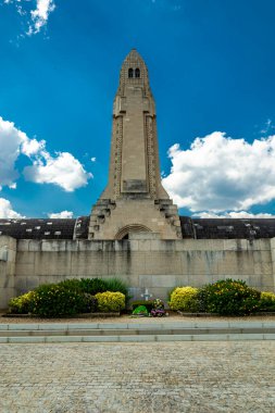 Douaumont Ossuary 'nin tarihi keşif turu Verdun şehrinin kapılarında - Büyük Est - Fransa
