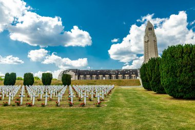 Douaumont Ossuary 'nin tarihi keşif turu Verdun şehrinin kapılarında - Büyük Est - Fransa