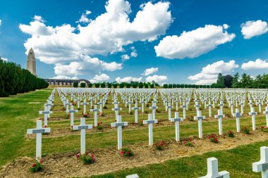 Douaumont Ossuary 'nin tarihi keşif turu Verdun şehrinin kapılarında - Büyük Est - Fransa