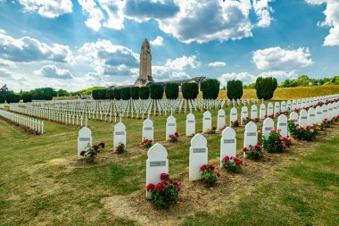 Douaumont Ossuary 'nin tarihi keşif turu Verdun şehrinin kapılarında - Büyük Est - Fransa