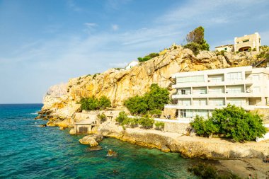 Cala Sant Vicen körfezinde, Mallorca 'nın güzel Balearic adasında tatil atmosferi