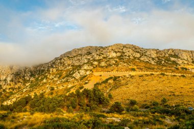 Güzel Balearic Adası Mallorca 'daki en önemli noktaya giden yolda - Kaptan de Formentor -
