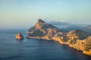 Güzel Balearic Adası Mallorca 'daki en önemli noktaya giden yolda - Kaptan de Formentor -