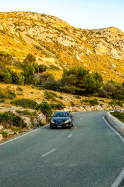 Güzel Balearic Adası Mallorca 'daki en önemli noktaya giden yolda - Kaptan de Formentor -