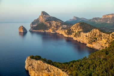 Güzel Balearic Adası Mallorca 'daki en önemli noktaya giden yolda - Kaptan de Formentor -