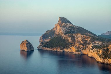 Güzel Balearic Adası Mallorca 'daki en önemli noktaya giden yolda - Kaptan de Formentor -