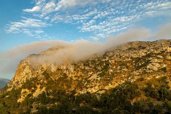 Güzel Balearic Adası Mallorca 'daki en önemli noktaya giden yolda - Kaptan de Formentor -