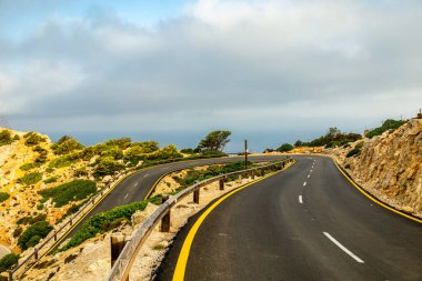 Güzel Balearic Adası Mallorca 'daki en önemli noktaya giden yolda - Kaptan de Formentor -