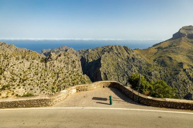 Mallorca-Sller-İspanya 'nın güzel Balear adasının batısındaki yolda.