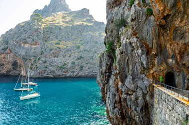 Mallorca-Sller-İspanya 'nın güzel Balear adasının batısındaki yolda.