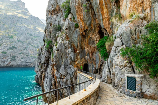 Mallorca-Sller-İspanya 'nın güzel Balear adasının batısındaki yolda.