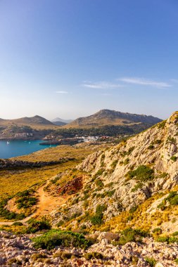 Cala Sant Vicen körfezinde, Mallorca 'nın güzel Balearic adasında tatil atmosferi