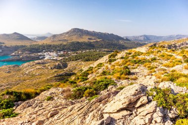 Cala Sant Vicen körfezinde, Mallorca 'nın güzel Balearic adasında tatil atmosferi