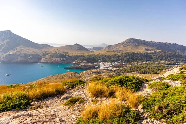 stock image Holiday atmosphere in the bay of Cala Sant Vicen on the beautiful Balearic island of Mallorca - Spain