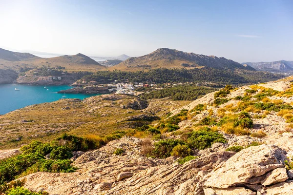 stock image Holiday atmosphere in the bay of Cala Sant Vicen on the beautiful Balearic island of Mallorca - Spain