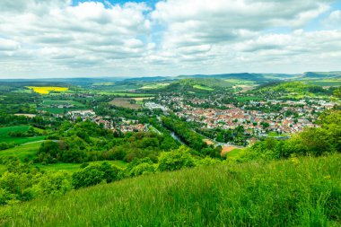 Kahla-Thüringen yakınlarındaki güzel Leuchtenburg 'a Saale Vadisi' nde yaz yürüyüşü turu.