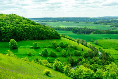 Kahla-Thüringen yakınlarındaki güzel Leuchtenburg 'a Saale Vadisi' nde yaz yürüyüşü turu.