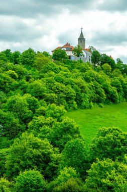 Kahla-Thüringen yakınlarındaki güzel Leuchtenburg 'a Saale Vadisi' nde yaz yürüyüşü turu.