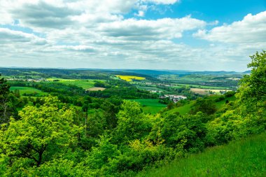 Kahla-Thüringen yakınlarındaki güzel Leuchtenburg 'a Saale Vadisi' nde yaz yürüyüşü turu.
