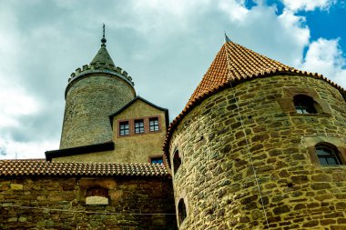 Kahla-Thüringen yakınlarındaki güzel Leuchtenburg 'a Saale Vadisi' nde yaz yürüyüşü turu.