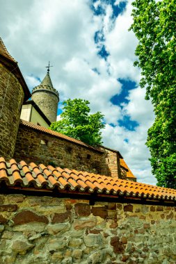 Kahla-Thüringen yakınlarındaki güzel Leuchtenburg 'a Saale Vadisi' nde yaz yürüyüşü turu.