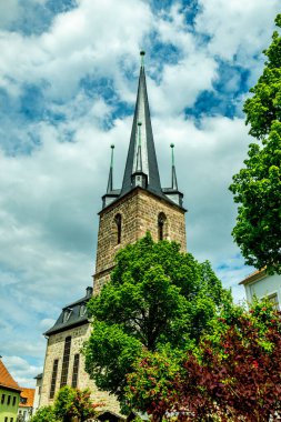 Kahla-Thüringen yakınlarındaki güzel Leuchtenburg 'a Saale Vadisi' nde yaz yürüyüşü turu.
