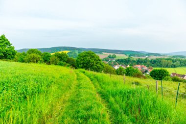 Yaz bisikletiyle Schmalkalden kırsalından geçip Fambach, Thüringen ve Almanya yakınlarındaki Werratal 'a gidiyoruz.