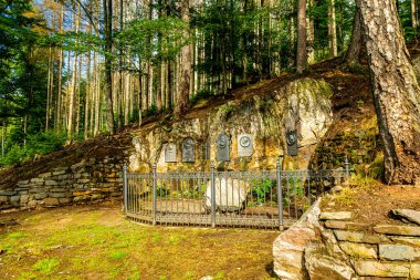Ruhla - Thüringen - Almanya yakınlarındaki Thuringian Ormanı 'nda yaz yürüyüşü
