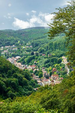 Ruhla - Thüringen - Almanya yakınlarındaki Thuringian Ormanı 'nda yaz yürüyüşü
