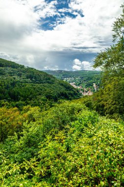 Ruhla - Thüringen - Almanya yakınlarındaki Thuringian Ormanı 'nda yaz yürüyüşü