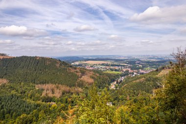 Bad Tabarz - Thüringen - Almanya yakınlarındaki Thuringian Ormanı 'nda yaz yürüyüşü